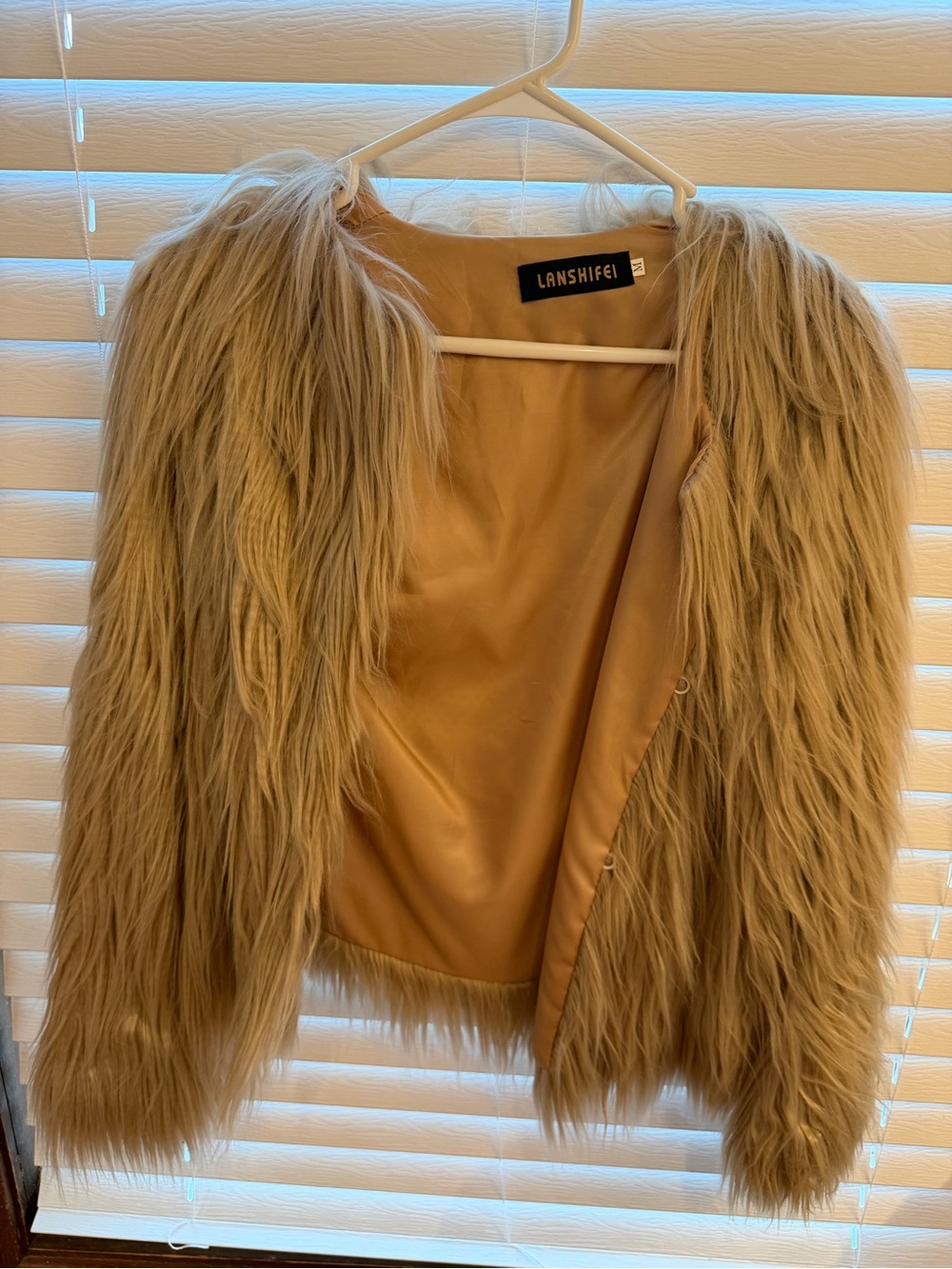 LANSHIFEI Women's Faux Fur Teddy Jacket in Light Brown